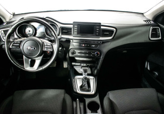 Подержанный автомобиль Kia Ceed Hatchback 2018 года (6 фото)