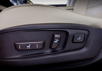 Подержанный автомобиль Lexus ES 2016 года (21 фото)