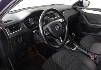 Подержанный автомобиль Skoda Octavia Liftback 2016 года (9 фото)