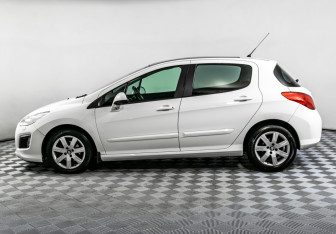 Подержанный автомобиль Peugeot 308 Hatchback 2012 года (8 фото)