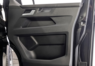 Подержанный автомобиль Volkswagen Multivan 2020 года (25 фото)