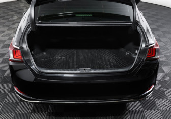 Подержанный автомобиль Lexus ES 2018 года (10 фото)