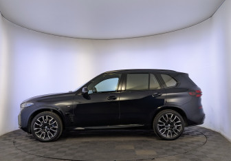 Подержанный автомобиль BMW X5 2025 года (8 фото)
