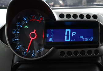 Подержанный автомобиль Chevrolet Aveo Hatchback 2012 года (12 фото)