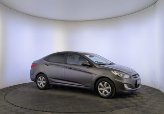 Подержанный автомобиль Hyundai Solaris Sedan 2011 года (3 фото)