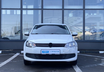 Подержанный автомобиль Volkswagen Polo Sedan 2014 года (2 фото)