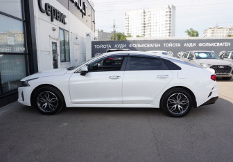 Подержанный автомобиль Kia K5 2020 года (8 фото)