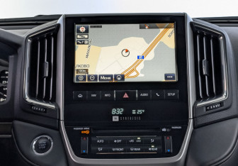 Подержанный автомобиль Toyota Land Cruiser Suv 2016 года (17 фото)