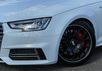 Подержанный автомобиль Audi A4 Sedan 2016 года (18 фото)