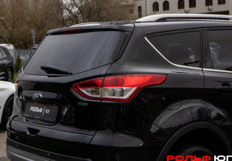Подержанный автомобиль Ford Kuga 2014 года (23 фото)