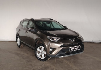 Подержанный автомобиль Toyota RAV4 2017 года (3 фото)
