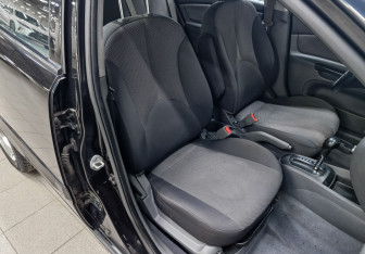 Подержанный автомобиль Kia Rio Hatchback 2011 года (22 фото)