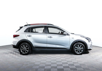 Подержанный автомобиль Kia Rio Hatchback 2021 года (4 фото)