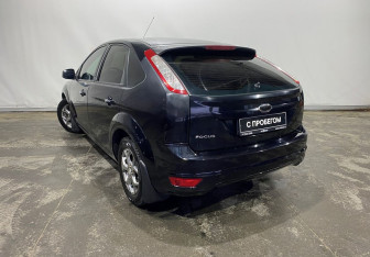 Подержанный автомобиль Ford Focus Hatchback 2009 года (6 фото)