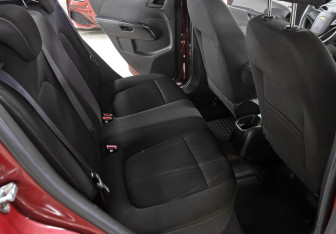 Подержанный автомобиль Chevrolet Aveo Hatchback 2014 года (12 фото)