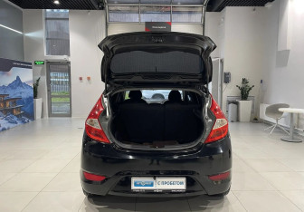 Подержанный автомобиль Hyundai Solaris Sedan 2012 года (7 фото)