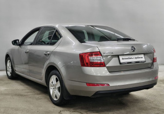 Подержанный автомобиль Skoda Octavia Liftback 2016 года (7 фото)