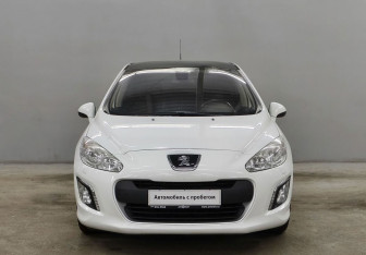 Подержанный автомобиль Peugeot 308 Hatchback 2012 года (2 фото)