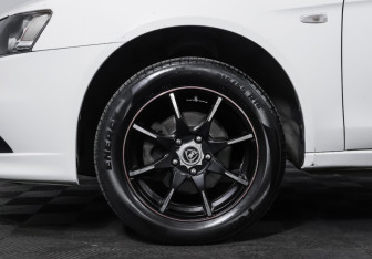 Подержанный автомобиль Mitsubishi Lancer Sedan 2012 года (22 фото)