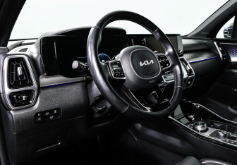 Подержанный автомобиль Kia Sorento 2022 года (13 фото)