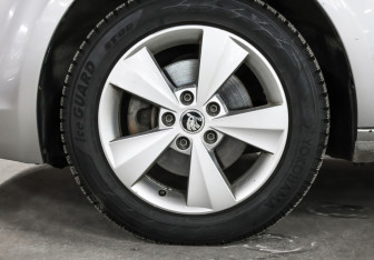 Подержанный автомобиль Skoda Octavia Liftback 2014 года (19 фото)