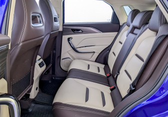 Подержанный автомобиль FAW Bestune T77 2022 года (12 фото)