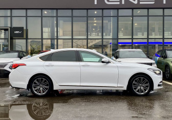 Подержанный автомобиль Genesis G80 2017 года (4 фото)