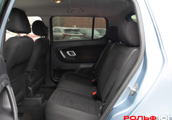 Подержанный автомобиль Skoda Fabia Hatchback 2008 года (8 фото)