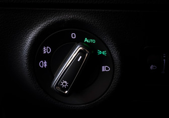 Подержанный автомобиль Skoda Karoq 2023 года (21 фото)