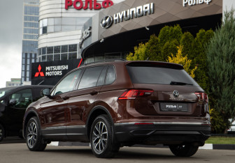 Подержанный автомобиль Volkswagen Tiguan 2021 года (5 фото)