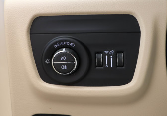 Подержанный автомобиль Jeep Grand Cherokee 2023 года (8 фото)