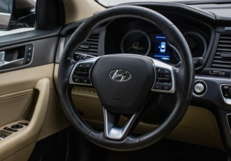 Подержанный автомобиль Hyundai Sonata 2019 года (15 фото)