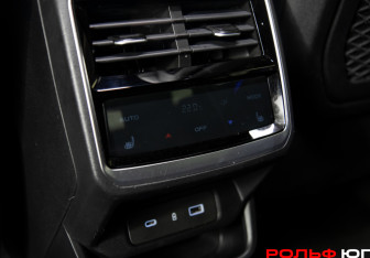 Подержанный автомобиль Geely Monjaro 2025 года (15 фото)