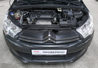 Подержанный автомобиль Citroen C4 Hatchback 2012 года (9 фото)