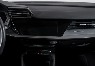 Подержанный автомобиль Audi A3 Hatchback 2021 года (13 фото)