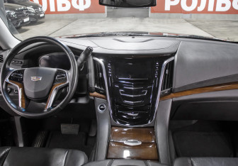 Подержанный автомобиль Cadillac Escalade Suv 2016 года (15 фото)