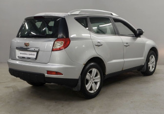 Подержанный автомобиль Geely Emgrand X7 2014 года (5 фото)