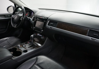 Подержанный автомобиль Volkswagen Touareg 2012 года (9 фото)