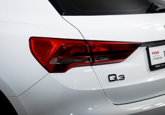 Подержанный автомобиль Audi Q3 2020 года (17 фото)