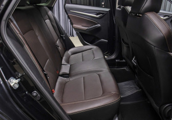 Подержанный автомобиль Changan Eado Plus 2023 года (12 фото)