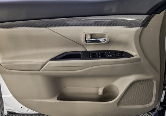 Подержанный автомобиль Mitsubishi Outlander 2019 года (19 фото)