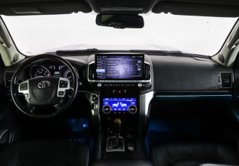 Подержанный автомобиль Toyota Land Cruiser Suv 2012 года (14 фото)
