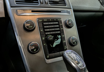 Подержанный автомобиль Volvo XC60 2013 года (21 фото)