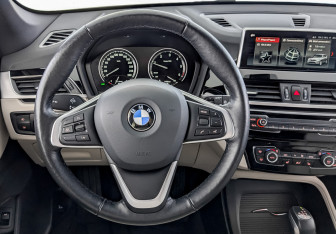 Подержанный автомобиль BMW X1 2022 года (21 фото)