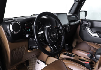 Подержанный автомобиль Jeep Wrangler 2016 года (15 фото)