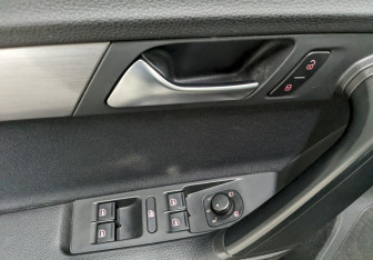 Подержанный автомобиль Volkswagen Passat Sedan 2012 года (12 фото)