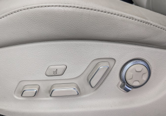 Подержанный автомобиль Genesis G80 2021 года (30 фото)