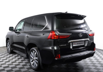 Подержанный автомобиль Lexus LX 2016 года (7 фото)