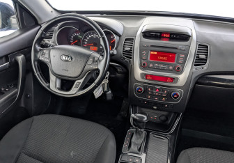 Подержанный автомобиль Kia Sorento 2017 года (28 фото)