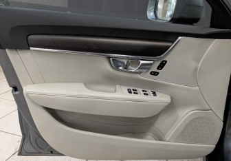 Подержанный автомобиль Volvo V90 Cross Country 2019 года (19 фото)